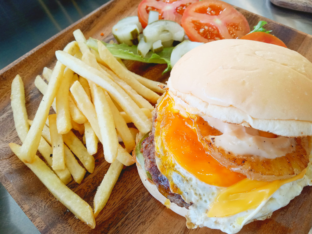 Buka Cawangan Baru, Takeaways Burger Bagi 100 Beef Cheese Burger Percuma Bermula Hari Ini
