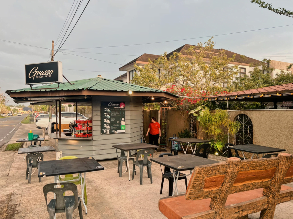 Siap Ada Menu Talam, Anda Perlu Cuba Burger Homemade Padu Di Grasso Burger Joint Miri Ini