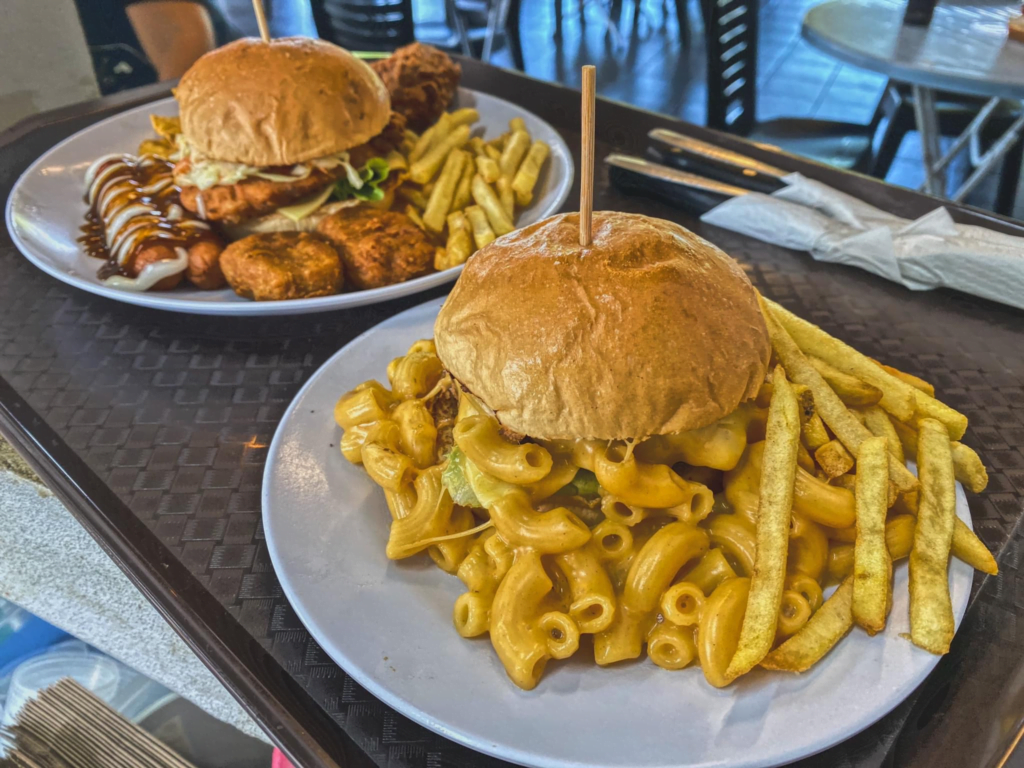 Siap Ada Menu Talam, Anda Perlu Cuba Burger Homemade Padu Di Grasso Burger Joint Miri Ini