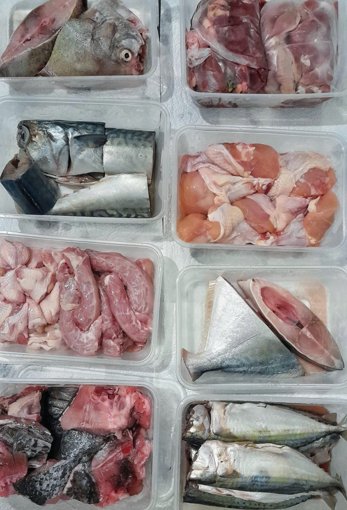 'Kedey Ikan Fresh Rizqia' Di Kuching Ini Jual Bahan Basah Segar Siap Potong Dan Dibersihkan