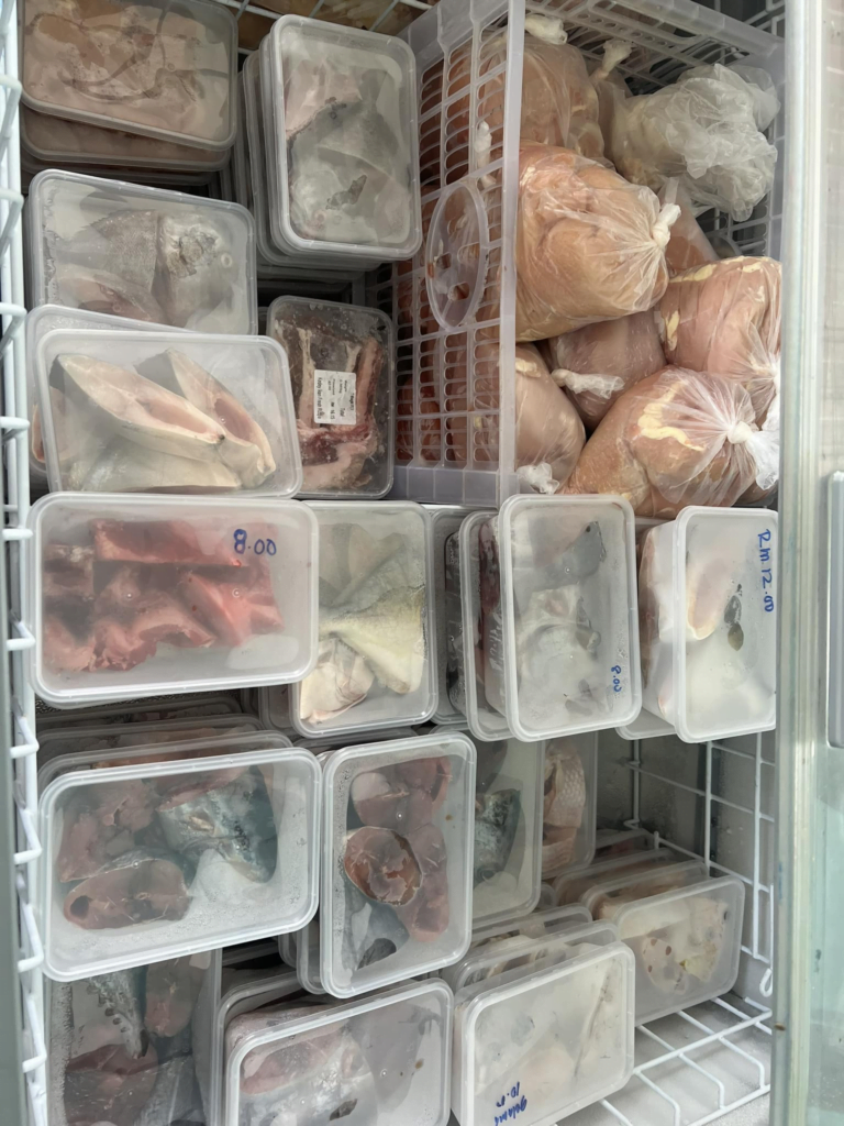'Kedey Ikan Fresh Rizqia' Di Kuching Ini Jual Bahan Basah Segar Siap Potong Dan Dibersihkan