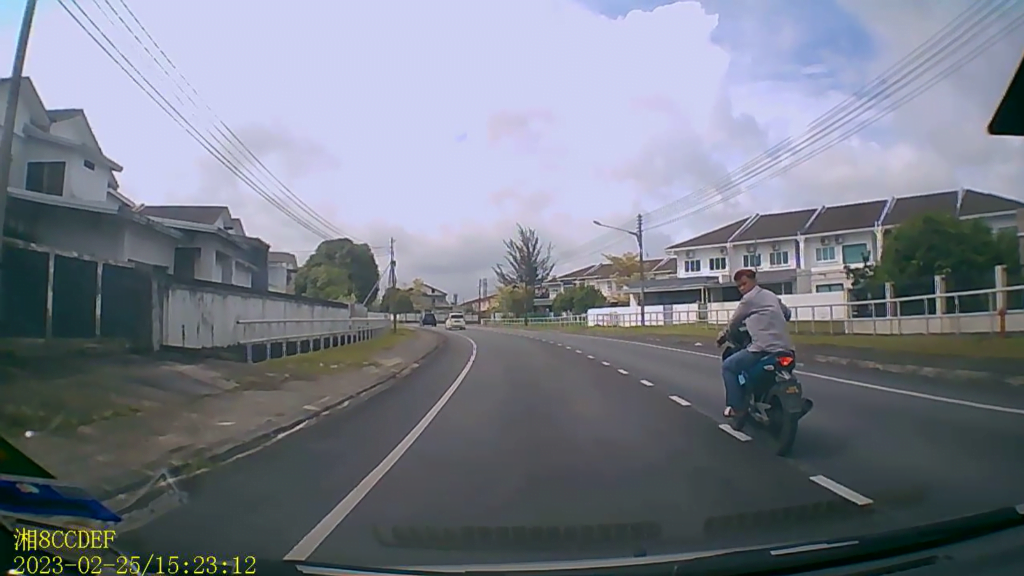 Lagak Gaya 'Samseng Jalanan', Tular Rakaman Dashcam Di Jalan Tabuan TT3