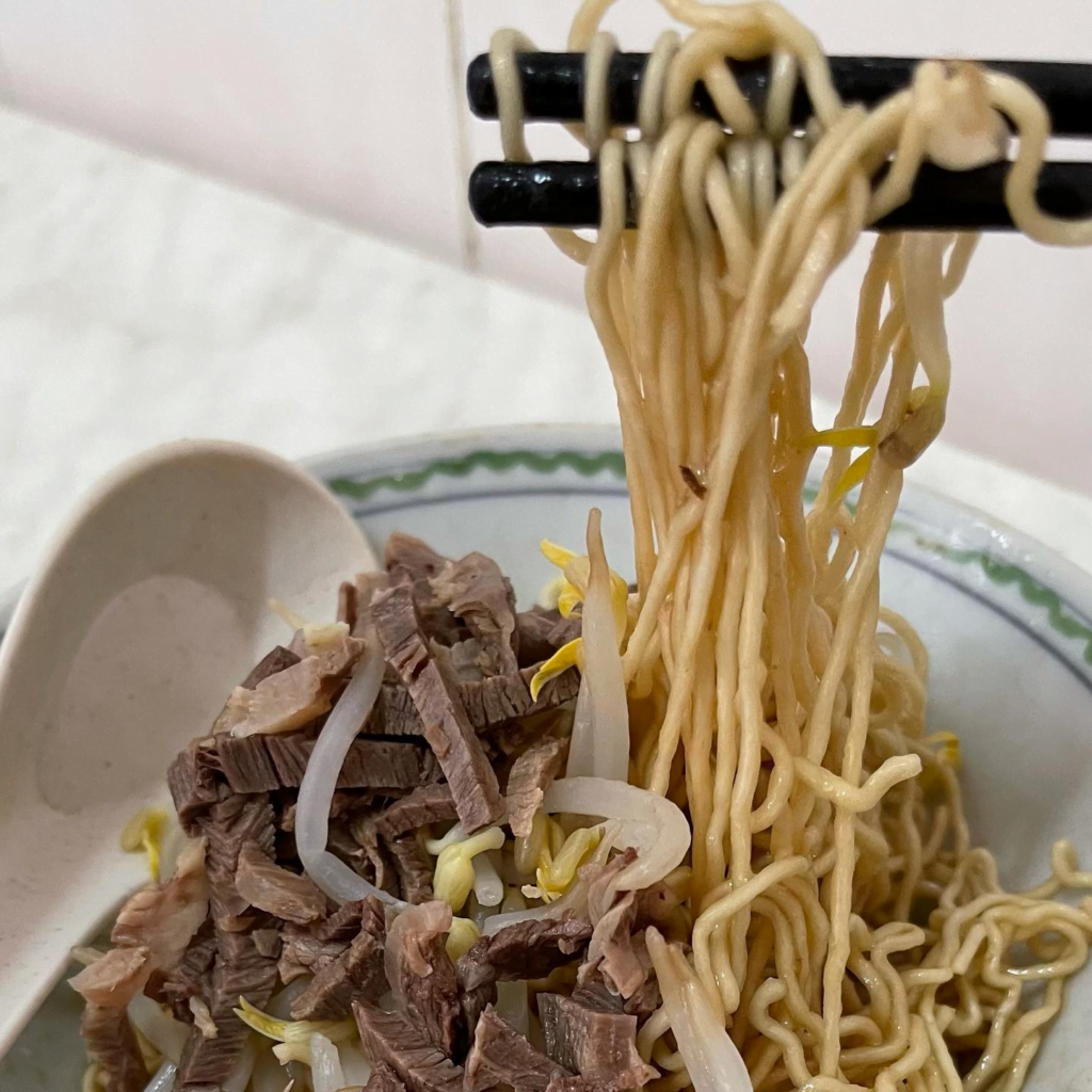 Kedai Makan Legend Di Kuching, Nikmati Mi Kolok Terbaik Di Sepinang Sari Cafe Satok
