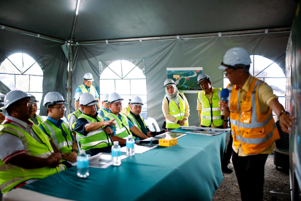 Jalan Bukit Begunan Pan Borneo, Menteri Kerja Raya Beri Jaminan Siap November Ini
