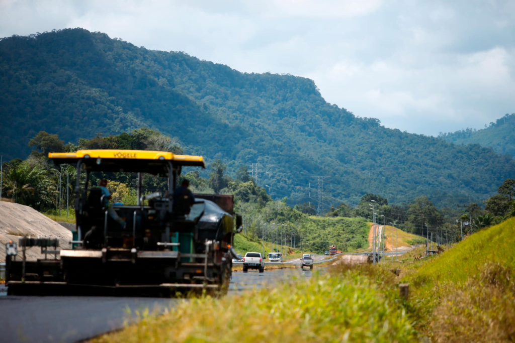 Jalan Bukit Begunan Pan Borneo, Menteri Kerja Raya Beri Jaminan Siap November Ini