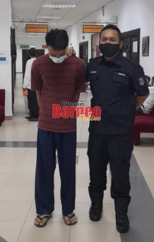 Tergamak Pukul Bapa Guna Vape, Penganggur Dipenjara Setahun Di Kuching