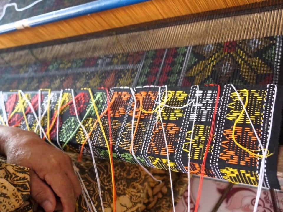 Wanita Ini Antara Penyambung Legasi Dastar, Tenunan Berwarna Warni Dari Sabah