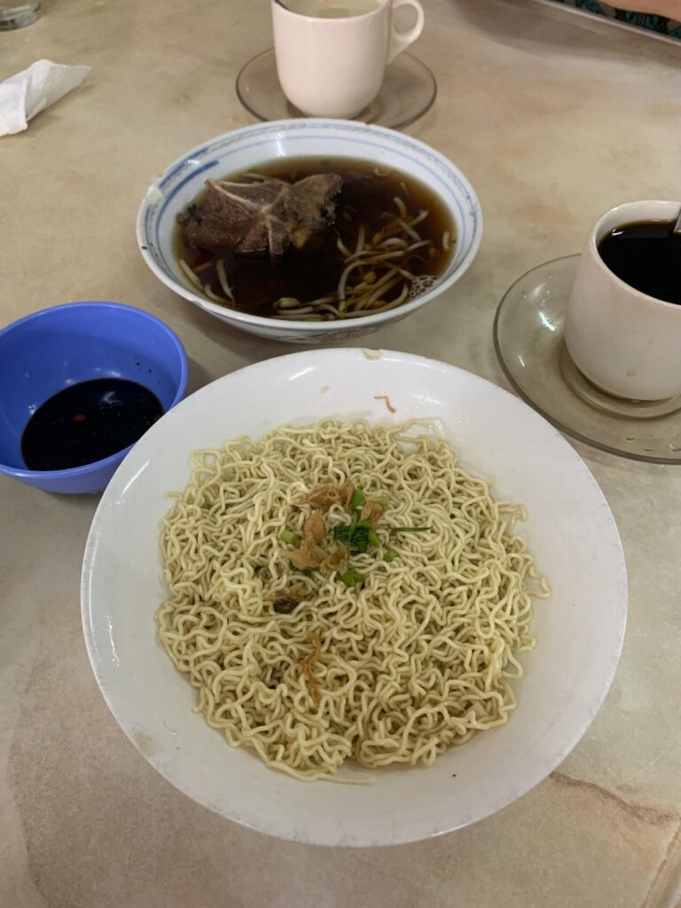 Hidden Kopitiam Mui Theng Jalan Sekama, Port Sarapan Legend Warga Kuching
