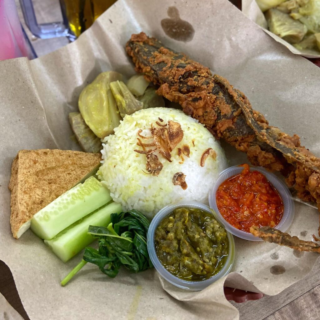 Hidang Nasi Padang Autentik Indonesia, Anda Perlu Cuba Di TT3 Corner Tabuan