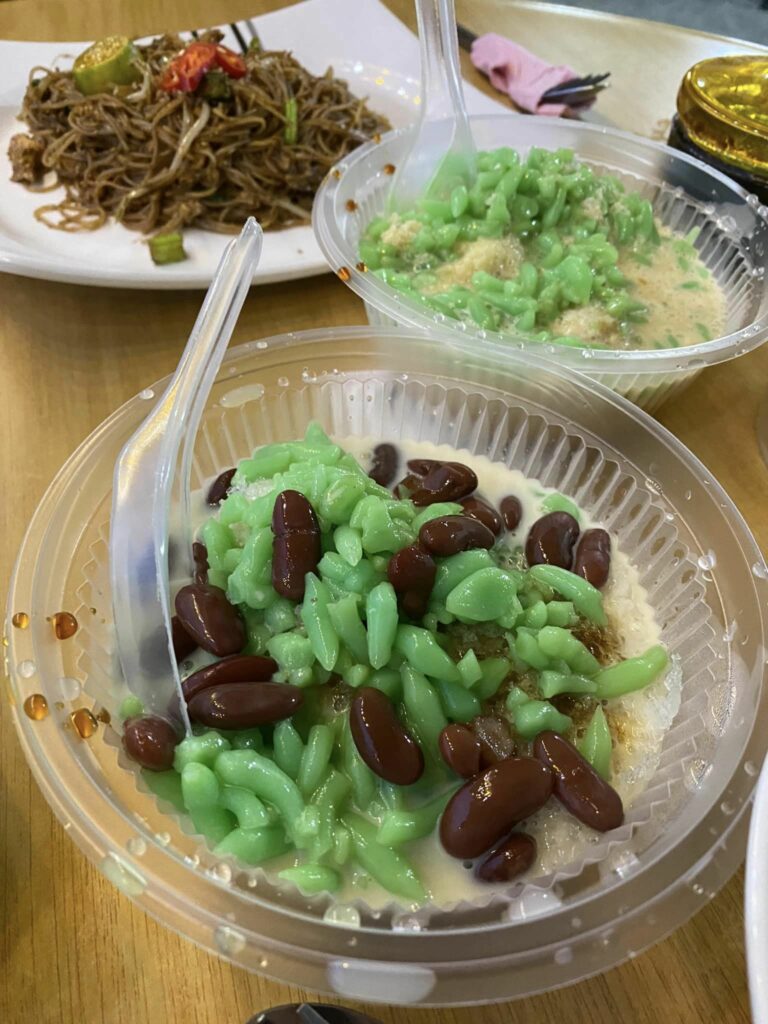 Ada Linut Dan Tumpik, Cendol Sazaria Pasir Pandak Jadi Port Baru Untuk Minum Petang