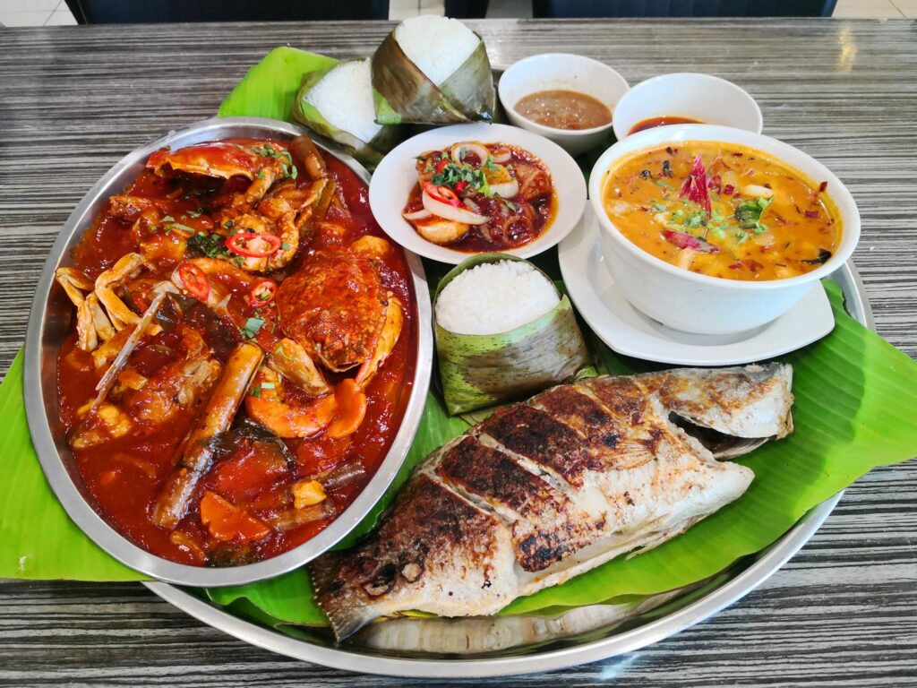 Nasi Kukus Daun Pisang Dengan Pelbagai Menu Menarik, Anda Wajib Cuba Di Qlasixco Cafe Kuching