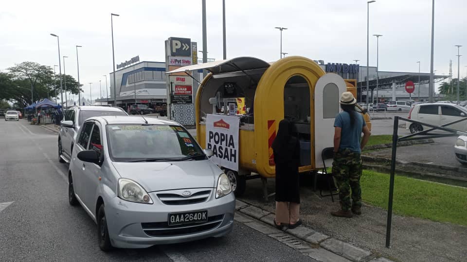 Guna Sos Dan Kulit Popia Homemade, Warga Kuching Wajib Cuba Popia Basah Di Bandar Baru Samariang