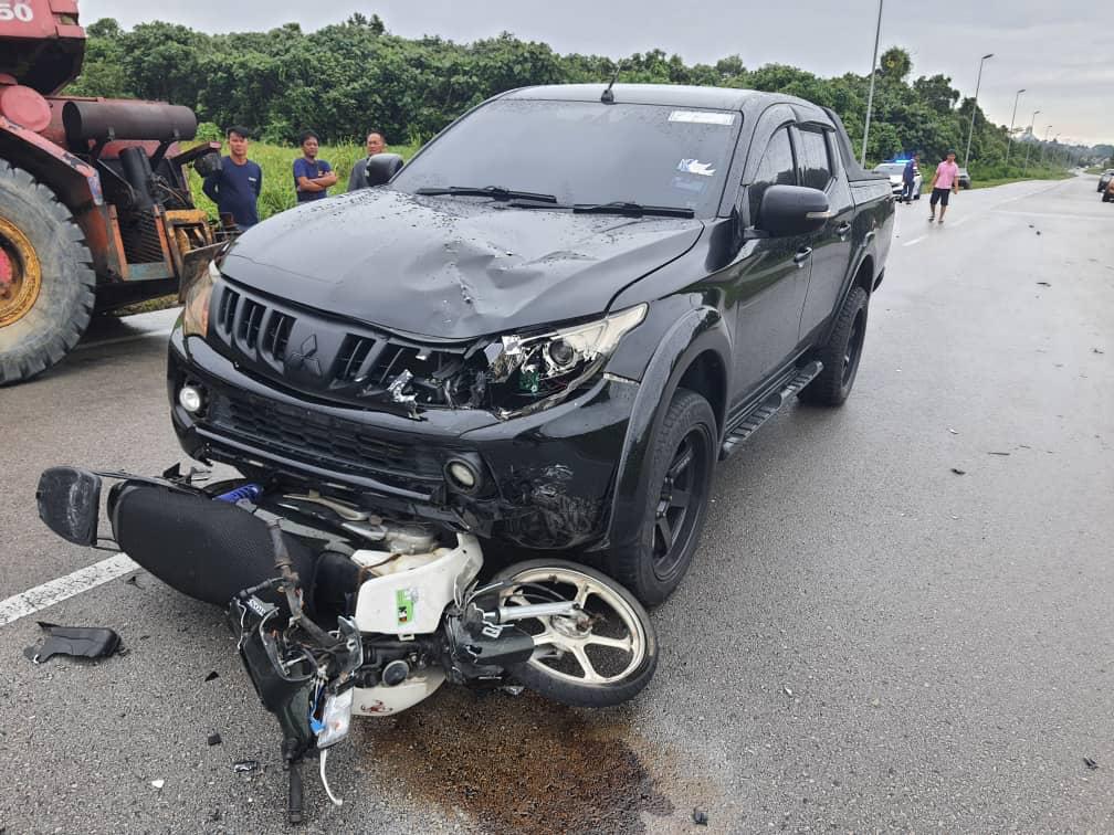 Jalan Licin, Pengawal Keselamatan Maut Bertembung Kereta Di Simpang Tiga Kuching
