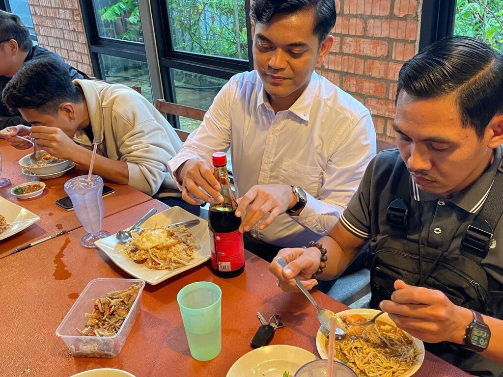 Port Kegemaran 'Ustaz Madi', Aedy Ashraf Dan Jay Iswazir Akui Keenakan Laksa Sarawak Di Oten