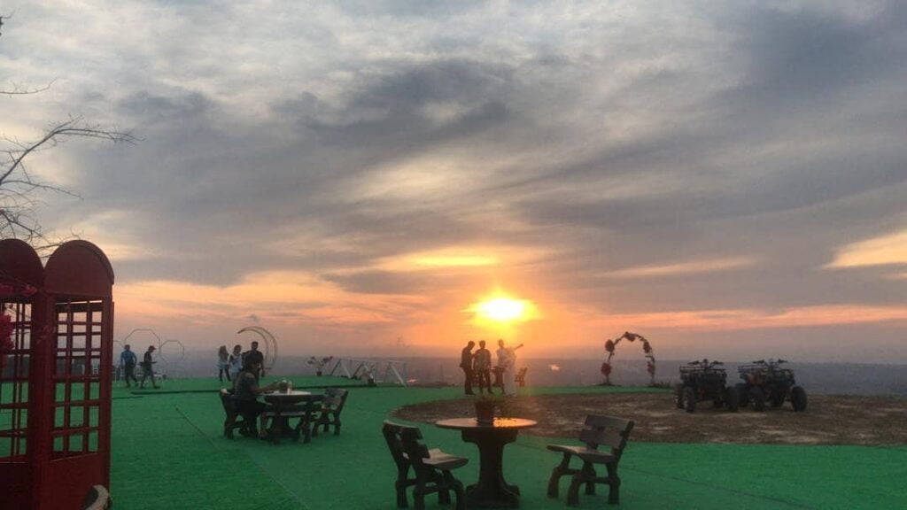 Disajikan Pemandangan Indah, Santai Sambil Nikmati Sunset Di Peak Of Hope Tuaran