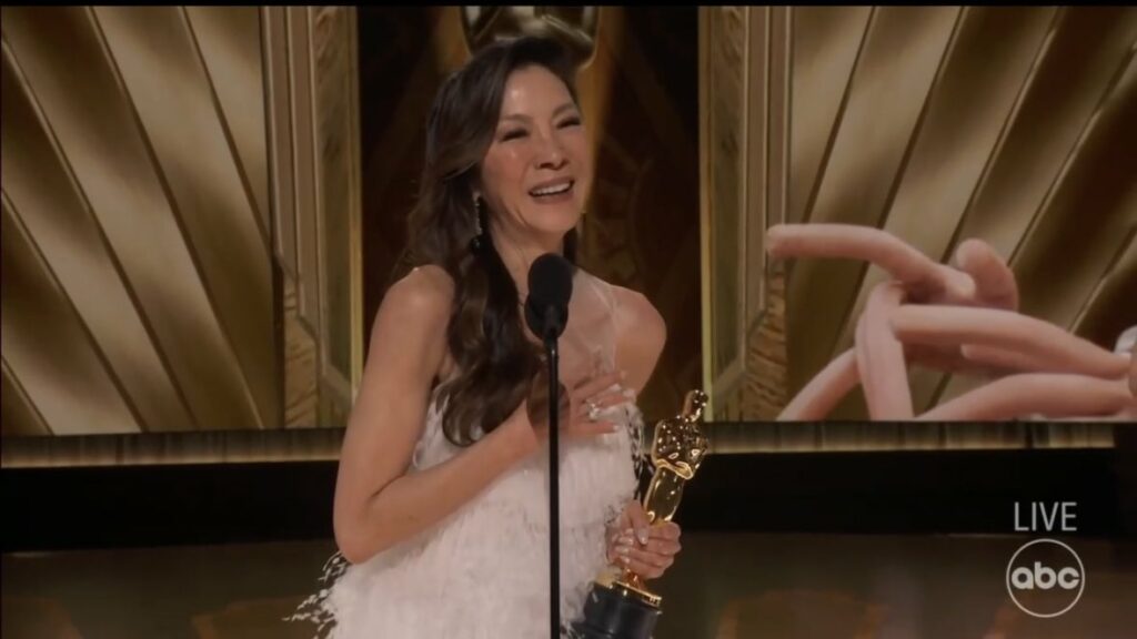 TERKINI: Cipta Sejarah, Michelle Yeoh Wanita Asian Pertama Bawa Pulang Anugerah Pelakon Wanita Terbaik Oscar Ke-95