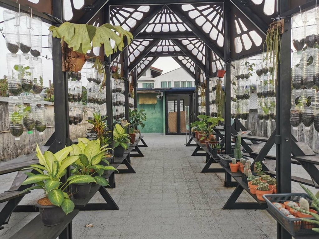 Mastermind Di Sebalik Ruang Komuniti Seni Think & Tink, Kenali Arkitek Wanita Berjiwa Borneo Ini