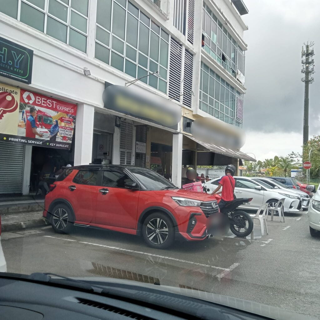 Kecewa Dengan Servis Di Sebuah Restoran Di Kuching, Netizen Nasihat Minta Perbaiki
