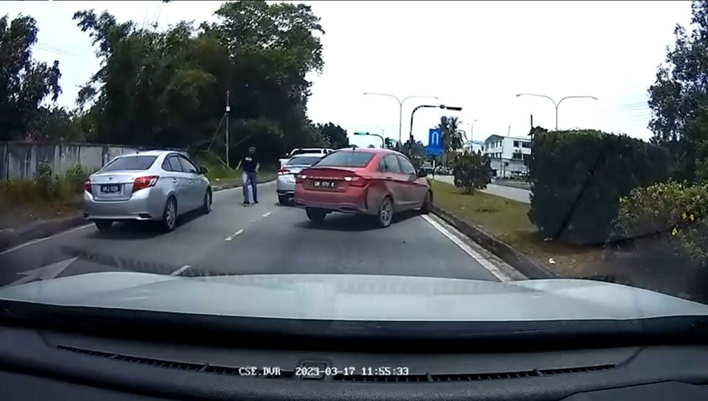 Aksi 'Hollywood' Suspek Kes Samun Sempat Dirakam Dashcam, Netizen Puji Tindakan IPD Miri