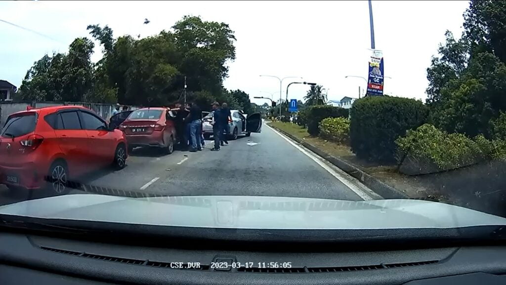 Aksi 'Hollywood' Suspek Kes Samun Sempat Dirakam Dashcam, Netizen Puji Tindakan IPD Miri