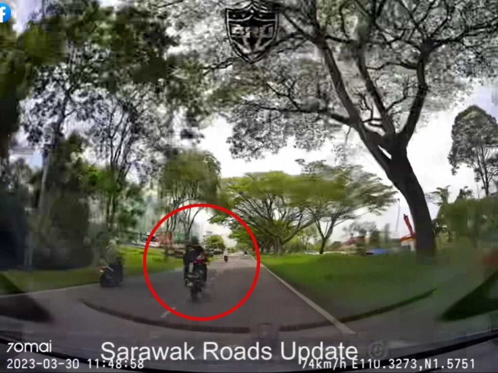Mat Rempit Tunjuk Hebat, Netizen Geram Lihat Individu Buat Aksi Superman Di Petra Jaya