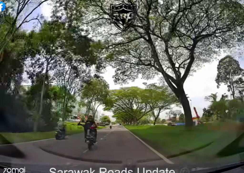 Mat Rempit Tunjuk Hebat, Netizen Geram Lihat Individu Buat Aksi Superman Di Petra Jaya
