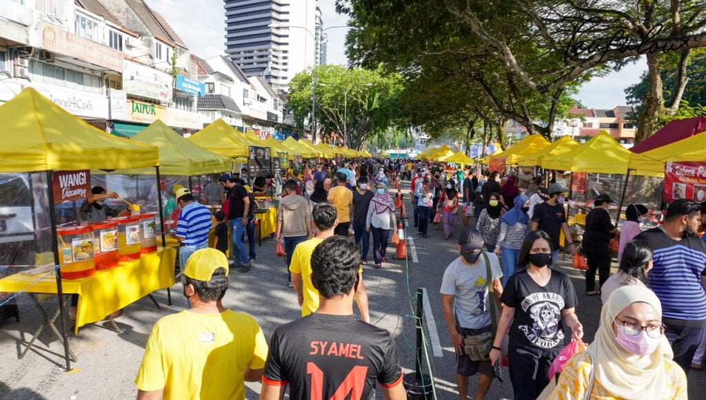 Pandangan Wanita Ini Mengenai Makanan Bazar Tak Laku, Mungkin Cara Jualan Tak Menarik?