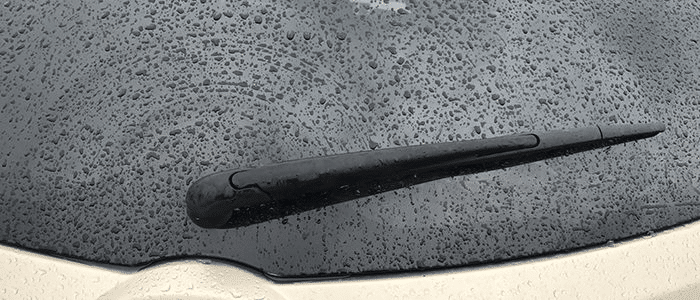 Kereta Sedan Tidak Mempunyai Wiper Di Belakang Seperti Kereta Hatchback, Ini Penjelasannya