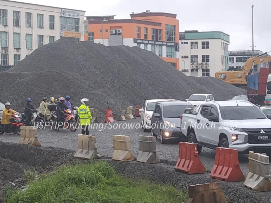 Terganggu Hujan Berterusan, JKR Beri Jaminan Siapkan Bulatan Stutong Lagi 2 Minggu