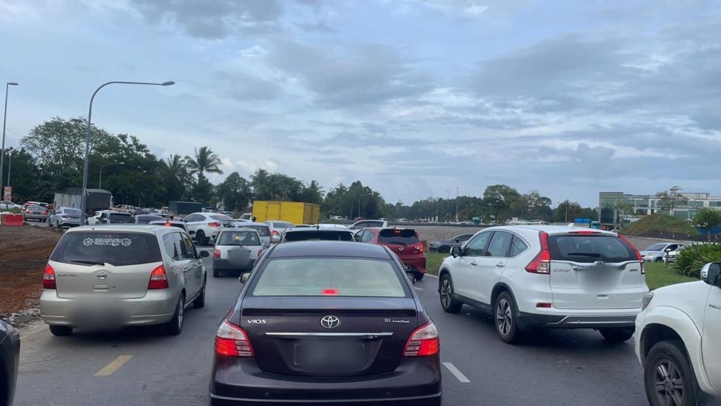 Terganggu Hujan Berterusan, JKR Beri Jaminan Siapkan Bulatan Stutong Lagi 2 Minggu