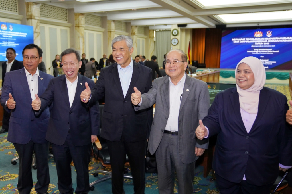 Atas Kerjasama Dengan FELCRA, Sawah Padi Bakal Ditubuhkan Di Sarawak