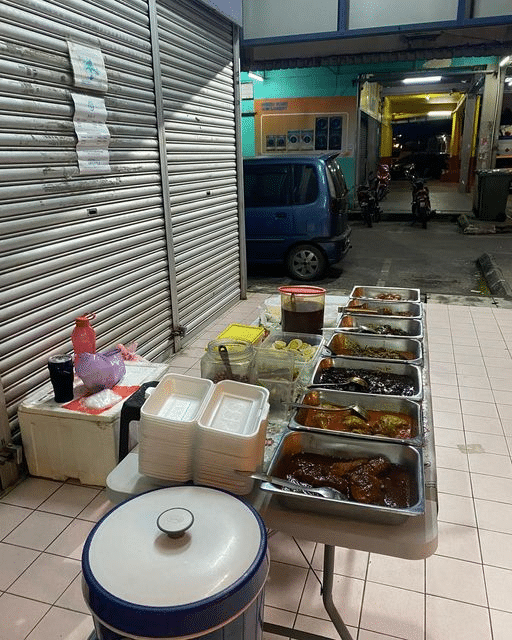 Kuasa Media Sosial, Netizen Hadir Sokong Jualan Nasi Lemak Malam Di BDC Kuching
