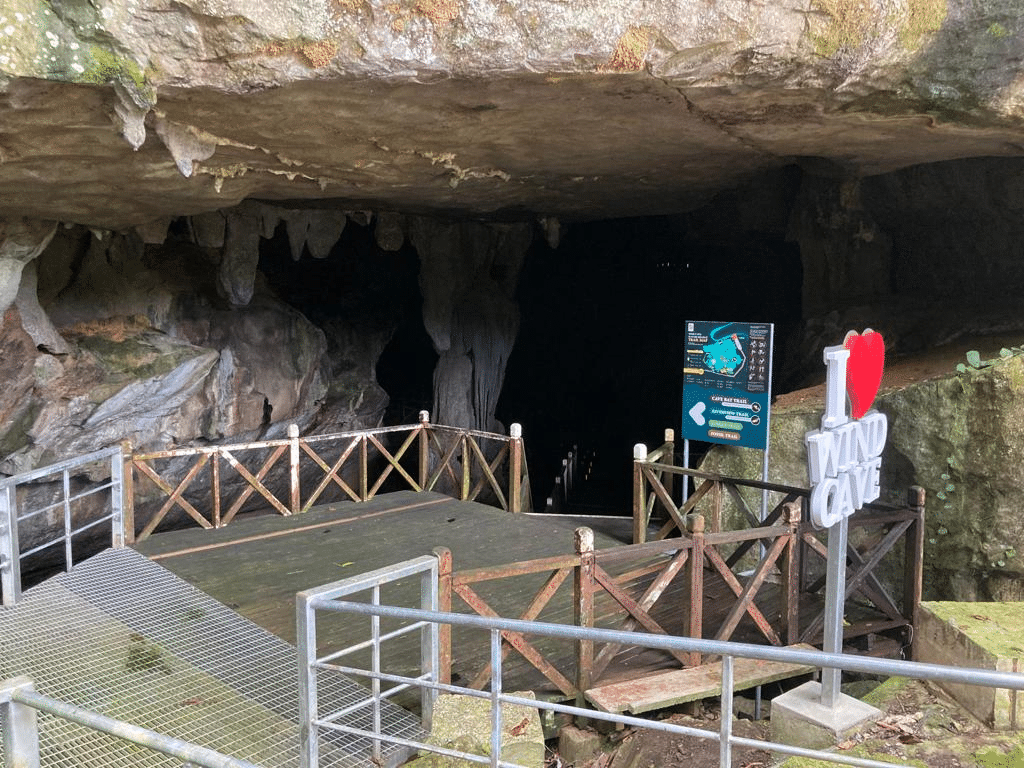Terokai Keindahan Wind Cave Dan Fairy Cave, Gua Penuh Sejarah Yang Terletak Di Bau