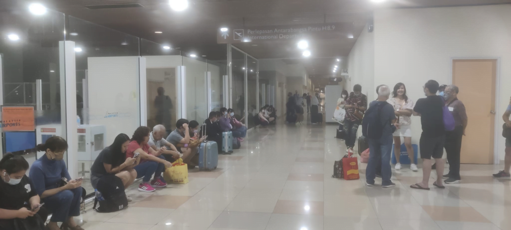 Serba Kekurangan, Wanita Luah Rasa Kecewa Dengan Kawasan Menunggu Di Perlepasan Antarabangsa KIA