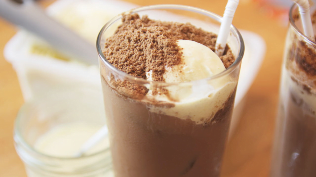 'Kantoi' Jual Minuman Coklat Tiruan, Tiga Premis Perniagaan Terkenal Di Kuching Diserbu