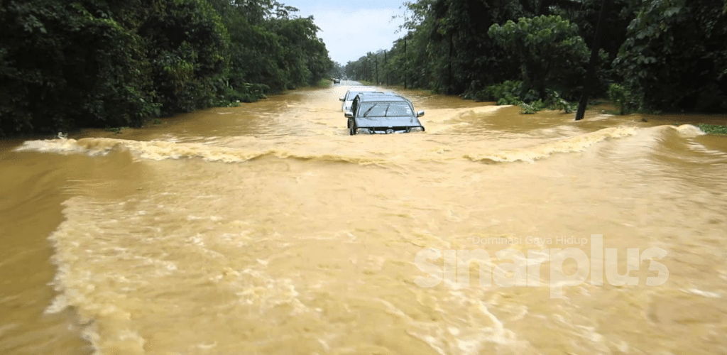 Dipaksa Guna Laluan Lain, Warga Bau Resah Jalan Utama Ke Kampung 'Tenggelam' Lebih 10 Hari