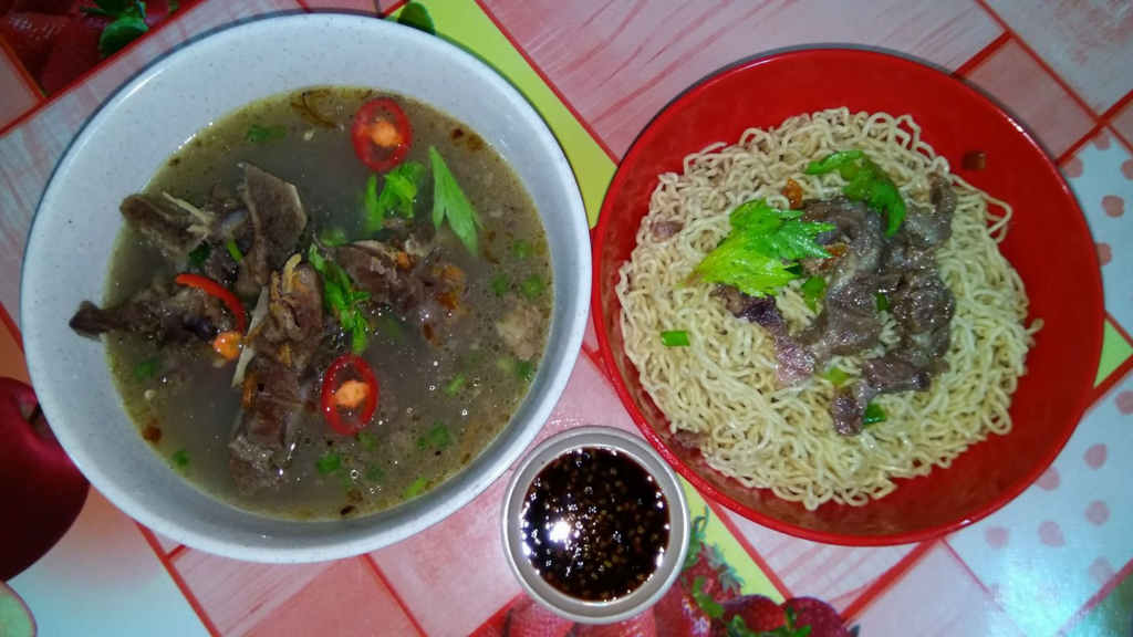 Ada Kampua, Laksa Sarawak, Mi Tomato, Sainah Cafe Di Kuching Ini Jadi Port Breakfast Kegemaran Ramai