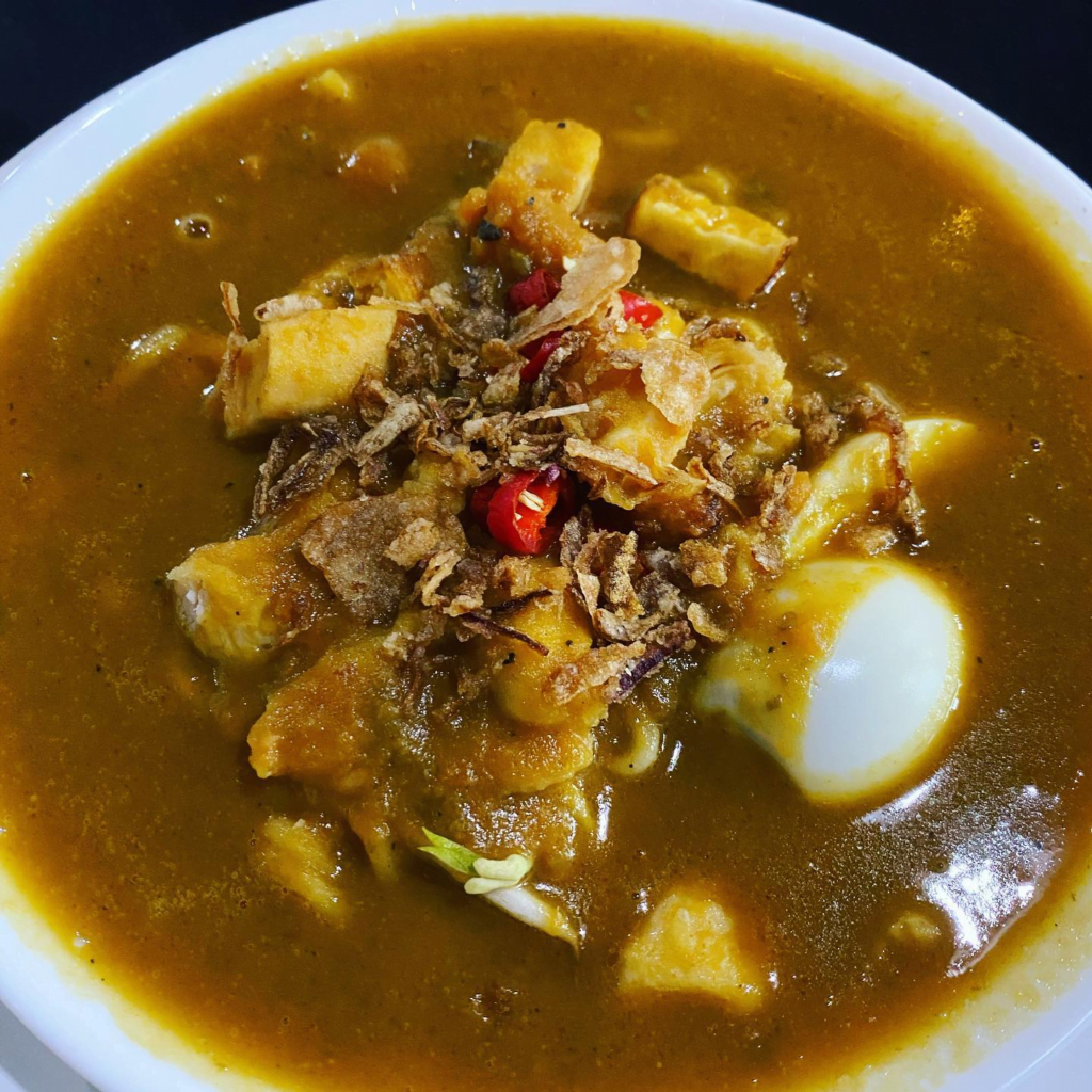 Port Makan Kegemaran Ramai, Anda Perlu Cuba Kafe KopiCut Di Kuching Ini
