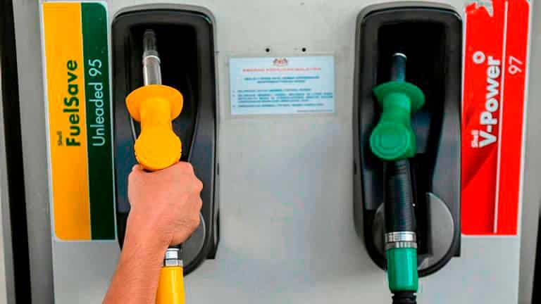Selamba Isi Minyak RON95, Netizen Panas Hati Lihat Kenderaan Asing Isi Minyak Subsidi