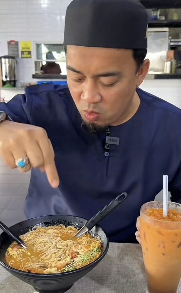 Kagum Dengan Keenakannya, Wartawan Semenanjung Ini Bagi Laksa Sarawak 5 Bintang