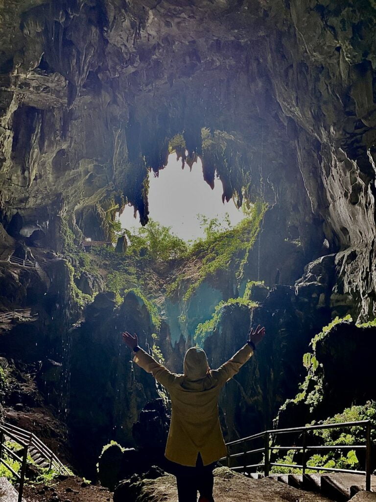 Terokai Keindahan Wind Cave Dan Fairy Cave, Gua Penuh Sejarah Yang Terletak Di Bau