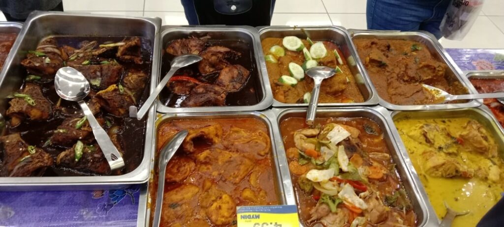 Lauk Dengan Harga Rahmah, Mydin Samariang Ini Tawarkan Pelbagai Hidangan Yang Best