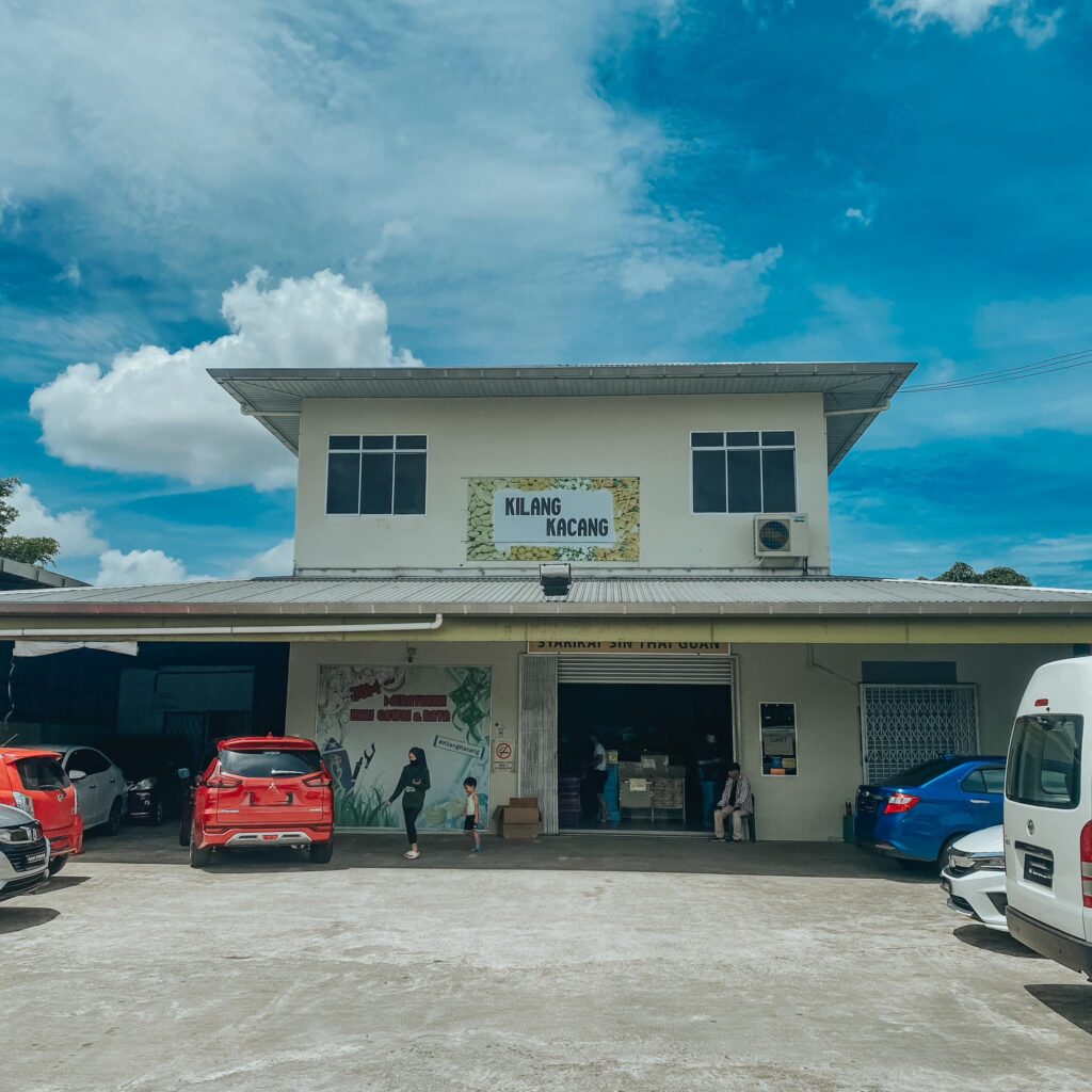 Banyak Pilihan Untuk Hidangan Raya, Kilang Kacang Tabuan Foochow Jadi Tumpuan Warga Kuching