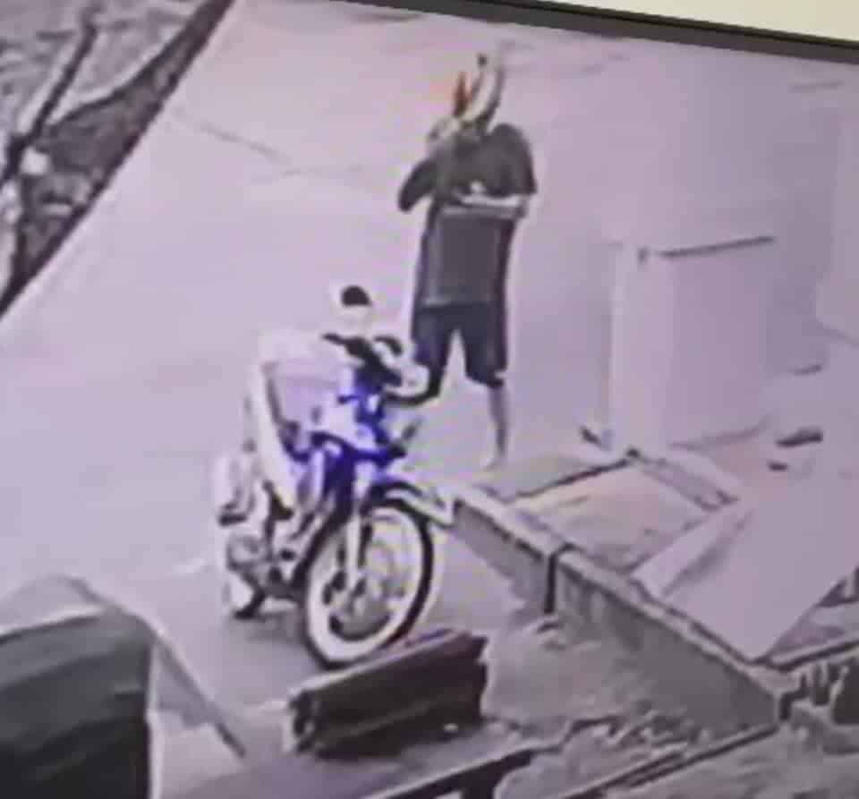 Gian Pamer Kemaluan Di Padawan, Lelaki Ini Berjaya Ditangkap Pihak Polis