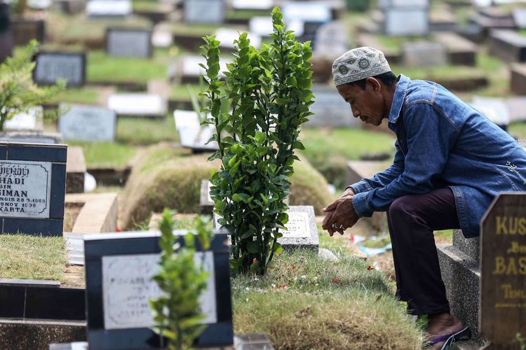 Barangan Dicuri Semasa Ziarah Kubur Semariang, Lelaki Ini Beri Amaran Supaya Berhati-Hati