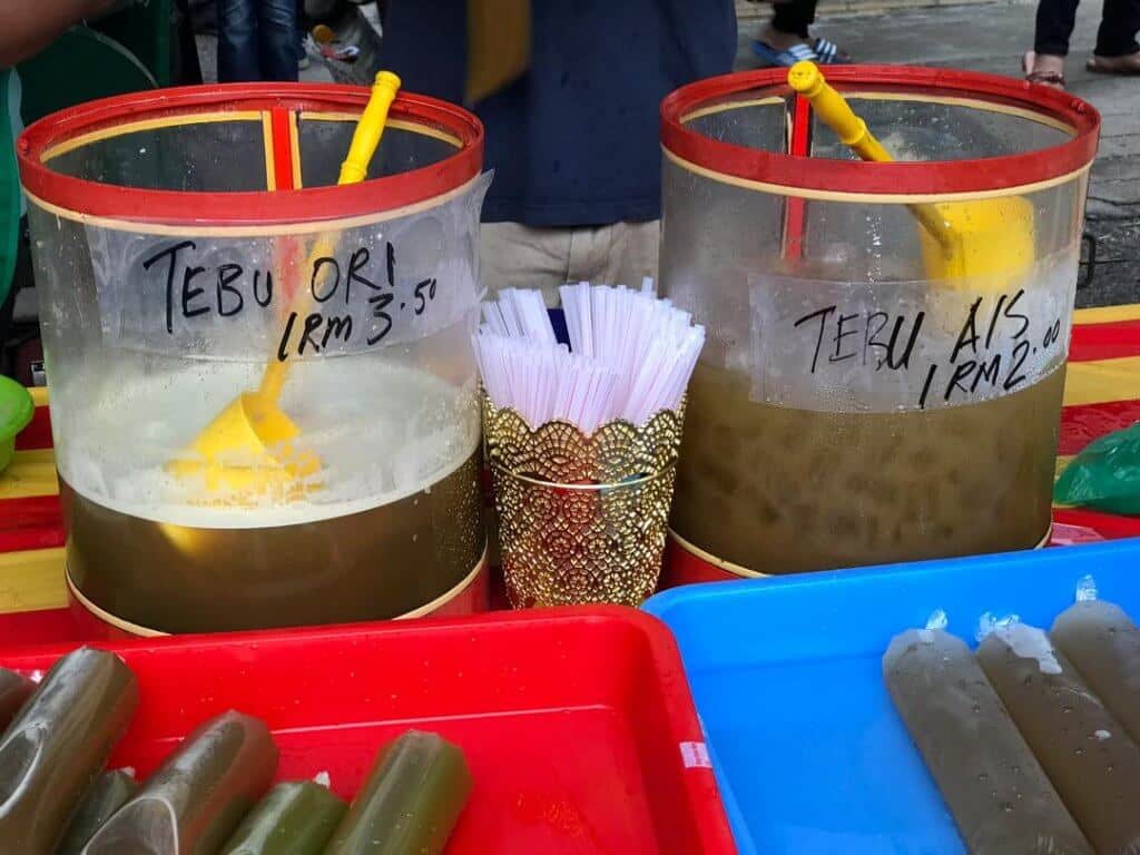 Didakwa Kena Rompak Tepi Jalan, Remaja OKU Penjual Air Tebu Di Demak Ini Raih Simpati Netizen