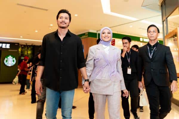 Temui Pasangan Selebriti Malaysia, Fazura Dan Fattah Amin Di AEON Mall Kuching Central Hari Ini