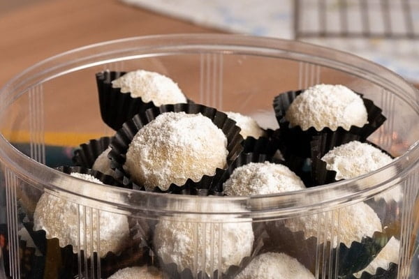 Risau Masuk Angin? Ini 4 Tips Untuk Pastikan Kuih Raya Anda Kekal 'Fresh'