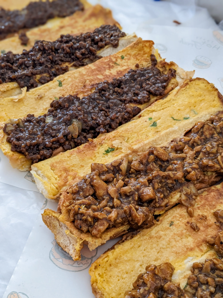 Kombinasi Unik Dengan Rasa Mantap, Anda Perlu Cuba Roti John Madu Cheese Leleh Di Bazaar Satok Ini