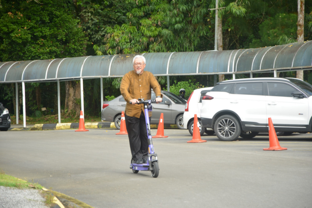 Beam Akhirnya Buat 'Comeback' Sewa 150 E-Skuter Buat Pelajar UITM Samarahan